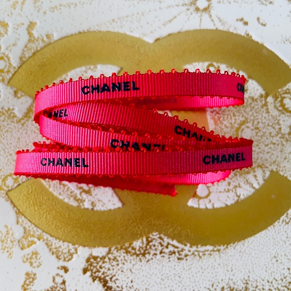 CHANEL Magenta Color With Blue Embossed Lettering - Picture 6 of 8
